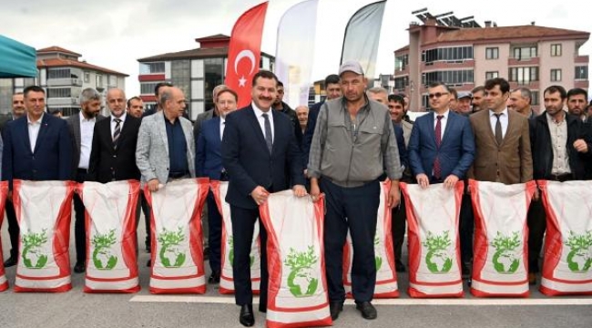 Balıkesir Büyükşehir Belediyesi'nden üreticiye 100 ton süt otu desteği