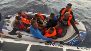 Bodrum'da Yunanistan'ın ittiği 14 kaçak göçmen kurtarıldı
