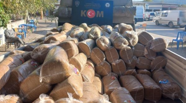 Çanakkale'de kaçak tütün ile içki ele geçirildi