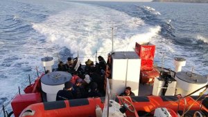 Çanakkale'de yelkenli teknede 34 kaçak göçmen ve organizatör yakalandı