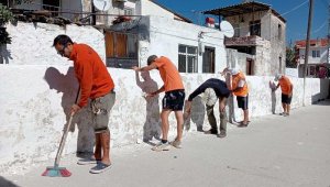 Datça Karaköy İlkokulu'na gönüllülerden bakım-onarım