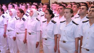 DEÜ'de geleceğin denizcileri brövelerini taktı