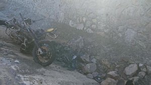 Duvara çarpan motosikletin sürücüsü öldü