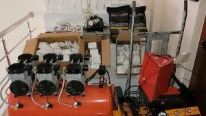 Evi kaçak sigara imalathanesine çevirmiş