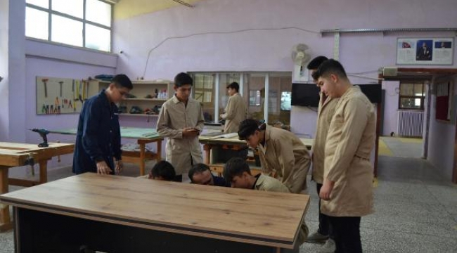 Fabrika gibi okul, 476 bin lira ciro yaptılar