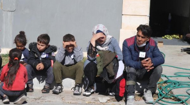 Foça açıklarında, Yunanistan'ın geri ittiği 25 kaçak göçmen kurtarıldı