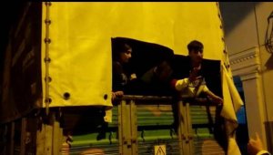 Foça'da kamyon kasasında 108 kaçak göçmen