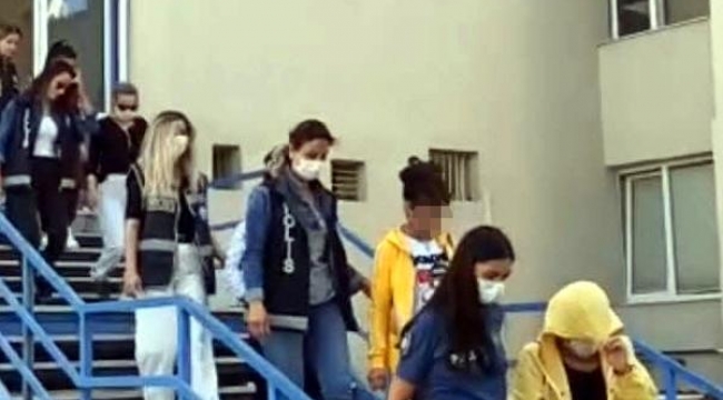 Fuhuş çetesinin şifresi: Lüks araçlarımız geldi