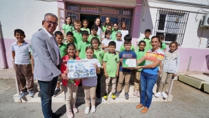 Gaziemir'de okullarda en çok atık toplayan öğrenciler ödüllerini aldı