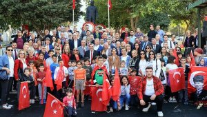 Gültepe'de Cumhuriyet, türküler ve zeybek gösterileriyle kutlandı