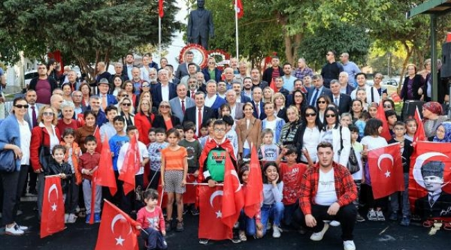 Gültepe'de Cumhuriyet, türküler ve zeybek gösterileriyle kutlandı