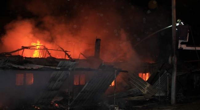 İki kardeşin evleri yangında kül oldu