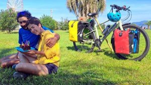 İranlı 2 arkadaş, 'Kadın, Hayat, Özgürlük' sloganıyla bisikletle tura çıktı