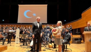 İtfaiye Haftası'nda İzmirli itfaiyeciler sahne aldı