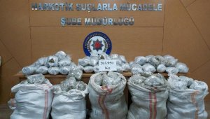 İzmir'de 204 kilo esrar ele geçirildi