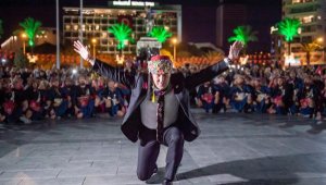 İzmir'de coşku! Başkan Soyer zeybek oynadı