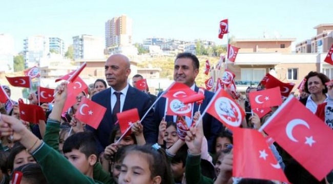 İzmir'de Emniyet-Milli Eğitim işbirliğinde Cumhuriyet şenliği