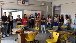 İzmir'de İngilizce öğretmenlerinin mesleki gelişimi için çalışmalar 22 ilçede sürüyor