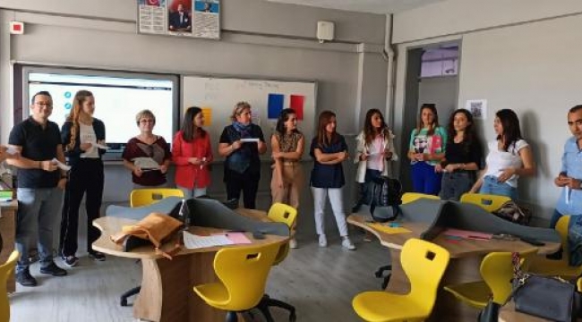 İzmir'de İngilizce öğretmenlerinin mesleki gelişimi için çalışmalar 22 ilçede sürüyor