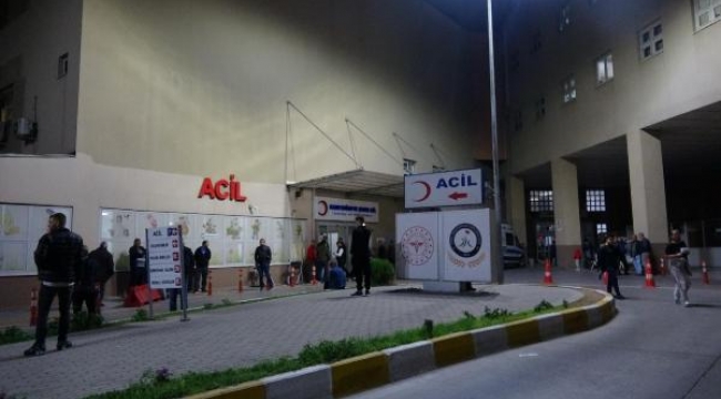 İzmir'de 'yol verme' kavgasında 2'si ağır 4 yaralı