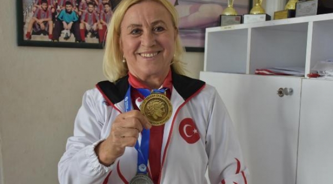 İzmirli öğretmen altın madalya kazandı