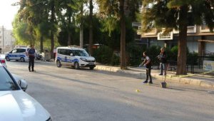 Kaldırımda yürürken otomobilden ateş açıldı