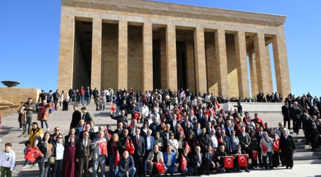 Karabağlar Belediyesi, muhtarları Anıtkabir ve Kocatepe'ye götürdü