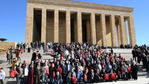 Karabağlar Belediyesi, muhtarları Anıtkabir ve Kocatepe'ye götürdü
