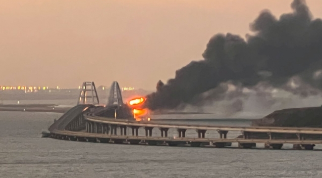 Kırım'ı Rusya'ya bağlayan köprü, Ukrayna tarafından bombalandı