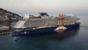Kuşadası'na 3 kruvaziyer: 4 bin 975 turist..