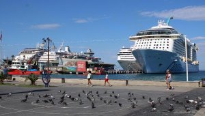 Kuşadası'na 4 kruvaziyerle 7 bin 879 turist geldi