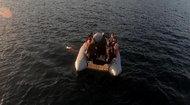 Kuşadası'nda Yunanistan'ın ittiği 12 göçmen kurtarıldı