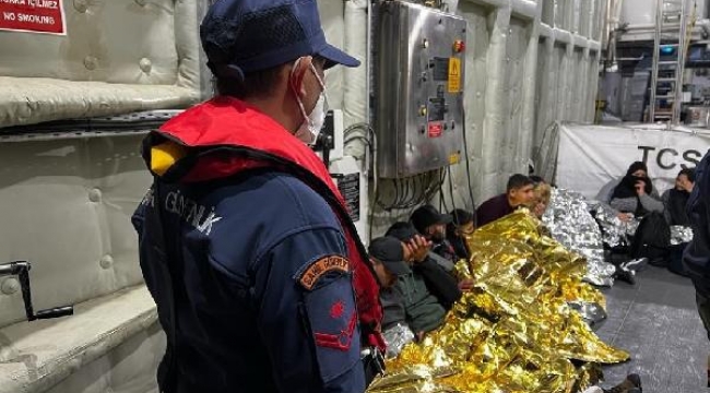 Kuşadası'nda Yunanistan'ın ittiği 27 göçmen kurtarıldı