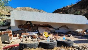 Milas'ın turistik mahallelerinde kaçak yapılar yıkılıyor