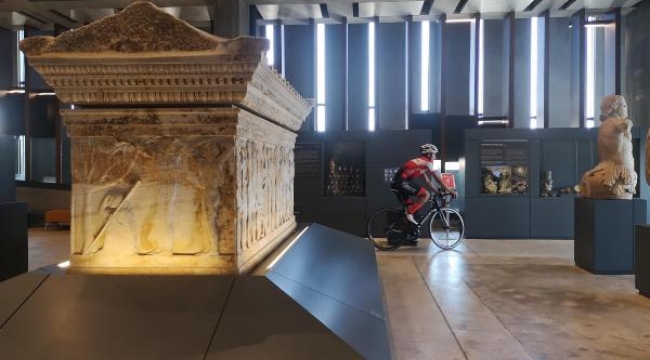 Milli bisikletçiyle Troya Müzesi'nde 'çevreci müze' vurgusu