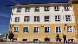 Okul çatısını tamir ederken düşerek hayatını kaybetti