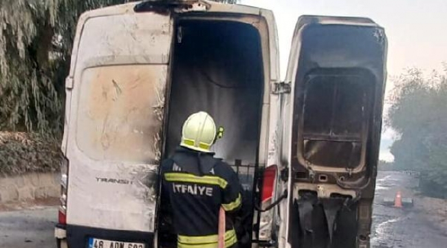 Panelvan araçta yangın paniği