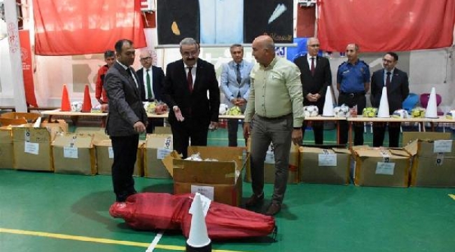 Salihli'de 58 okula spor malzemesi desteği