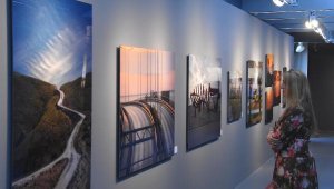 Sanatçı Çerkes Karadağ'ın fotoğraf sergisi Folkart'ta açıldı