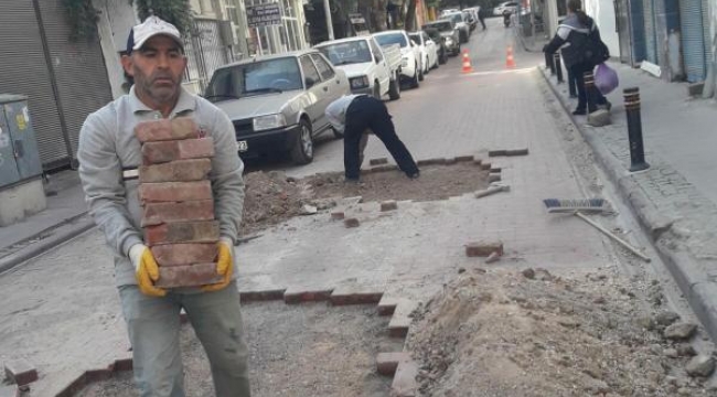Şehzadeler'de yol onarım çalışmaları devam ediyor