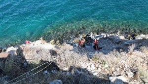 Seyir terasında halat yardımıyla temizlik