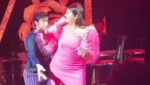 Sibel Can oğlunun düğününde şarkı söyledi