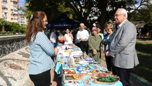 Sokaktaki hayvanlar yiyecek için Karabağlar'da kermes düzenledi