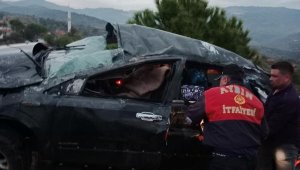 Takla atan otomobildeki karı- kocayı ölüm ayırdı