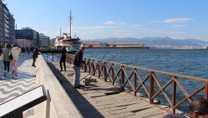 Tehlikeyi göze alarak balık tutuyorlar