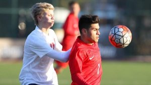 Transfer rekortmeni Haaland, İzmir'de yan sahalarda oynamış