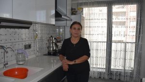 Yeni konutlara yerleşen depremzede aile: Hayatta kaldığımız gün tekrar doğduk