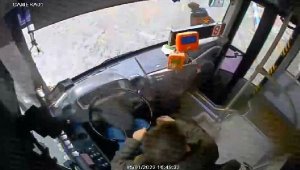 Yolcuyla tartışırken yayayı ezdi