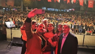 3 gün Cumhuriyet kutlandı! Kınık'ta final Tuğçe Kandemir yaptı