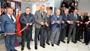 ABD'de yaşayan Alaşehirli iş insanı ilçeye bilişim sınıfı kurdu